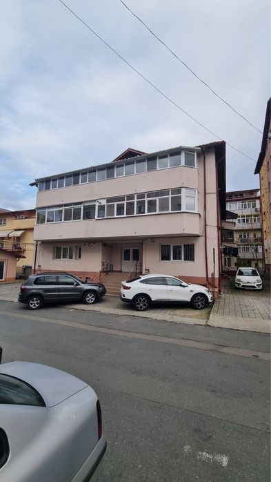 Inchiriem Spatiu Birouri /Cabinete medicale 60+40 mp