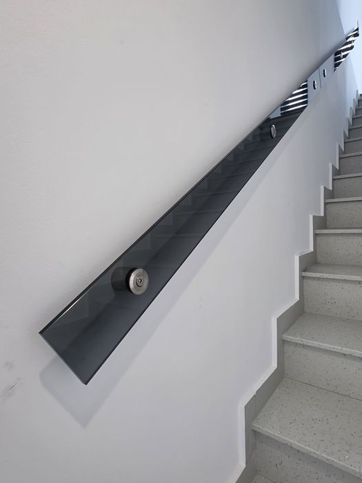 Balustrade din sticlă clară sau colorată securizată sau laminată