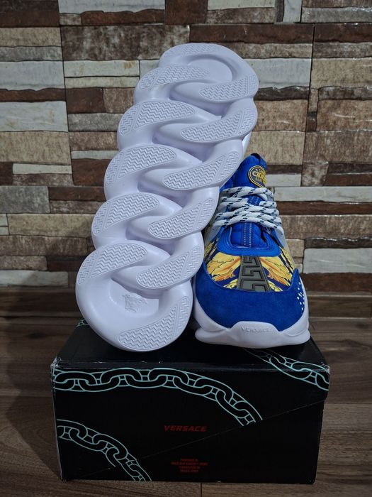 Versace chain reaction