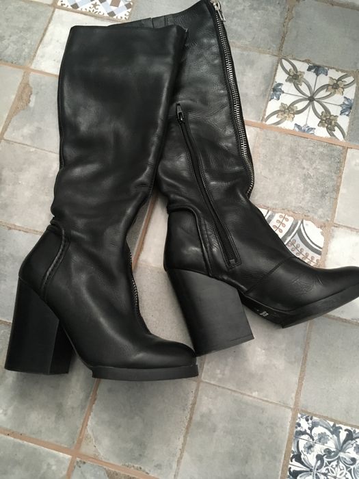 Cizme interesante, purtate o singura data