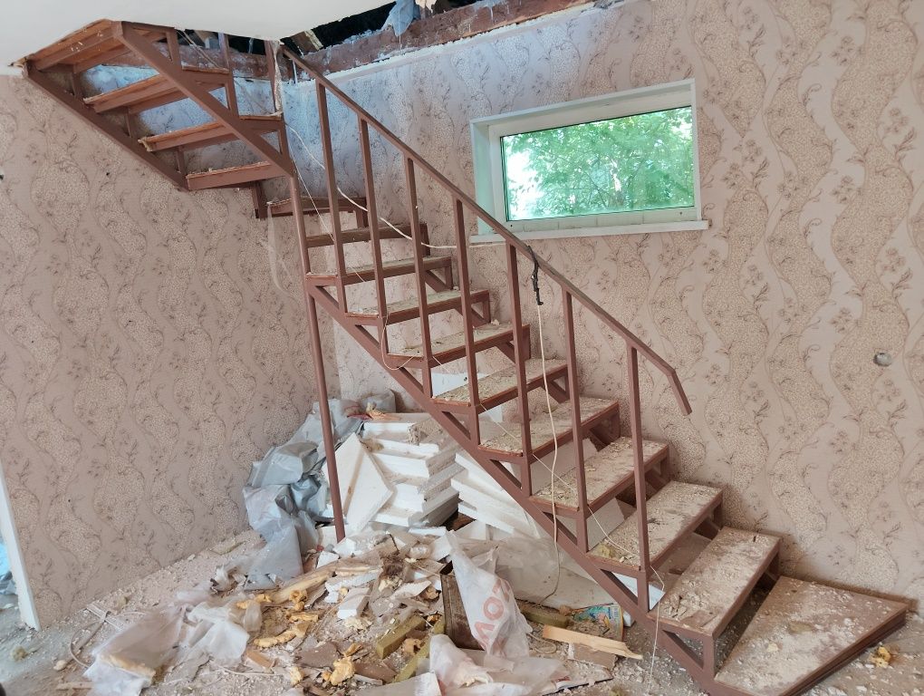 Продам лестницу на мансарду