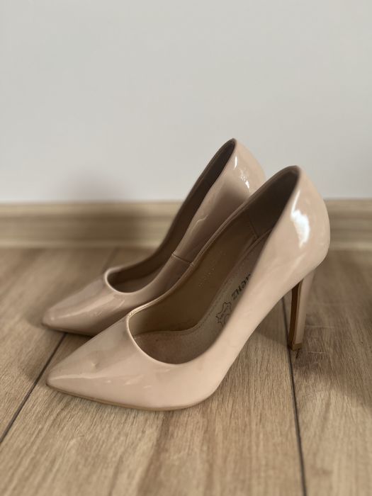 Дамски обувки на ток