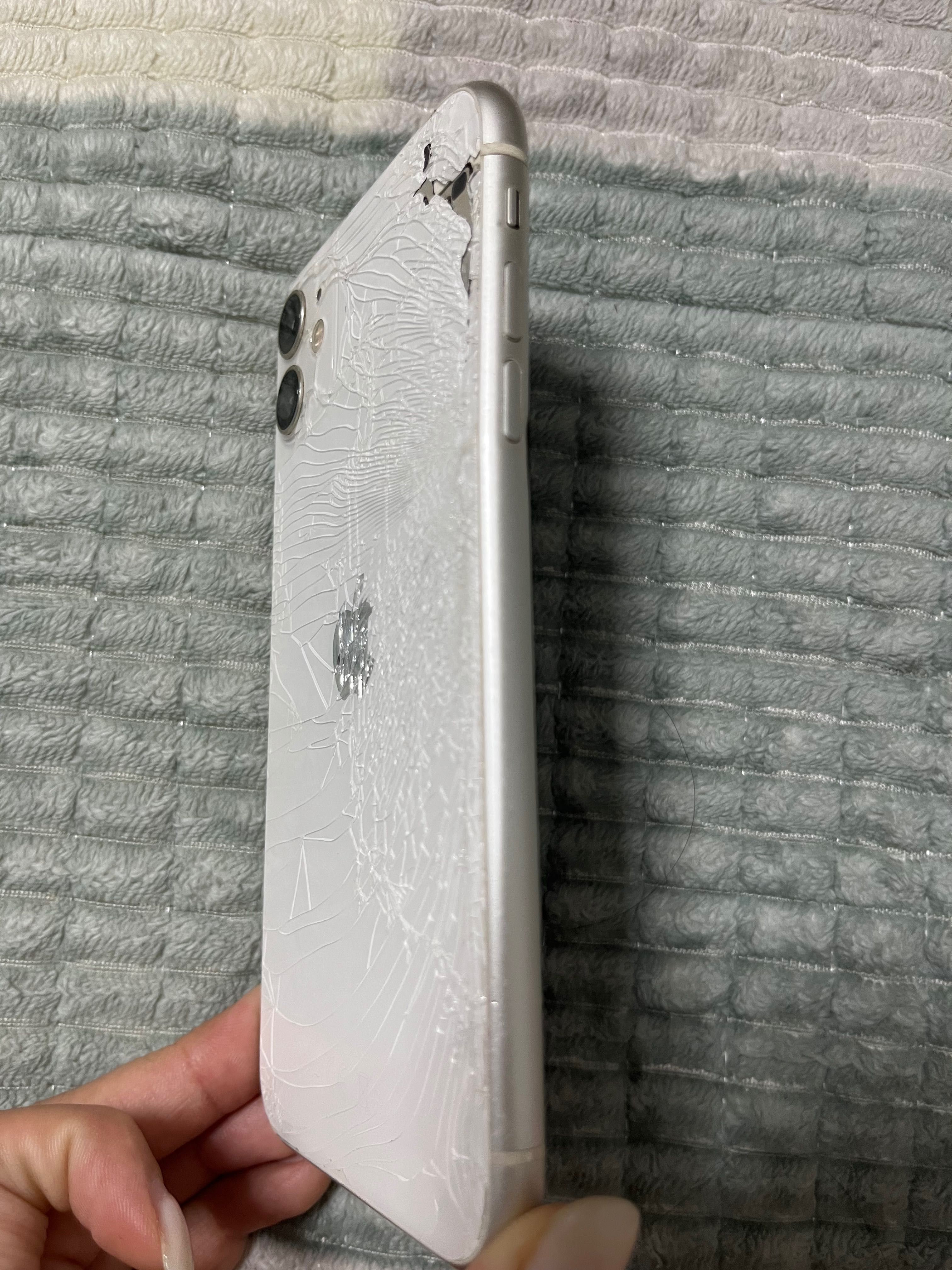 iPhone 11 64GB. Рабочий в хорошем состоянии
