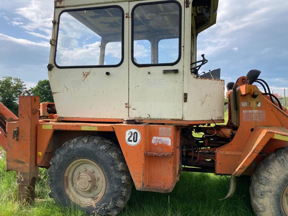 Vând buldoexcavator Schaeff SKB902 – 4.000€