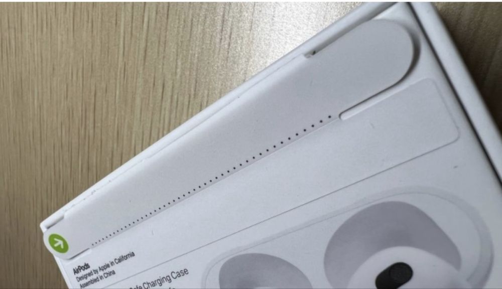 Прдам наушники Apple AirPods 3 with