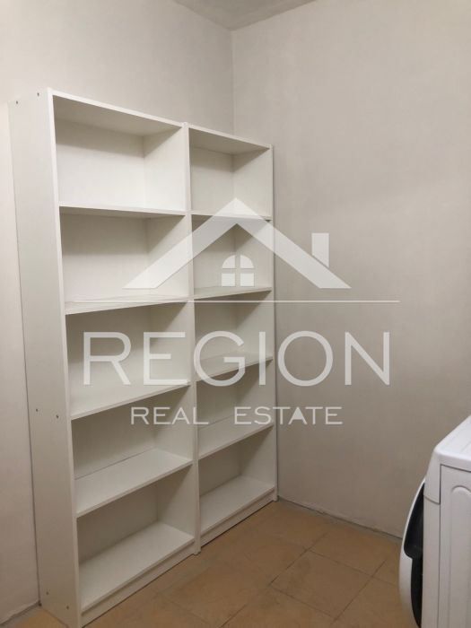 Дава се под наем Двустаен апартамент в Варна, Център - 55 кв.м за 433.5 € - Снимка #2