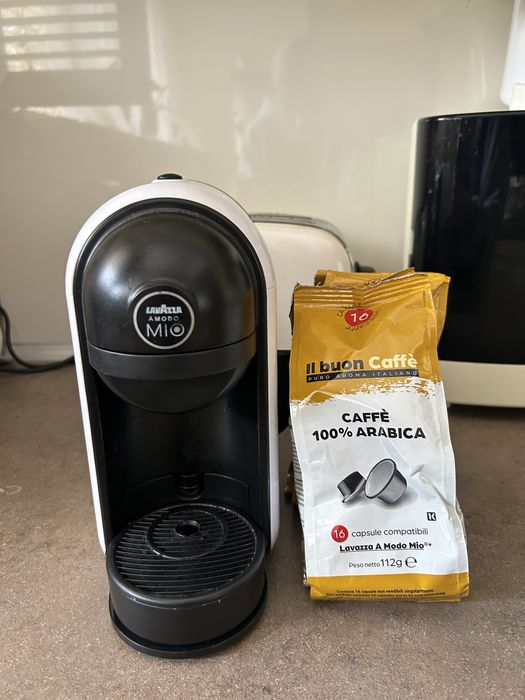 Еспресо кафемашина с капсули LAVAZZA MINU COMPACT A MODO MIO