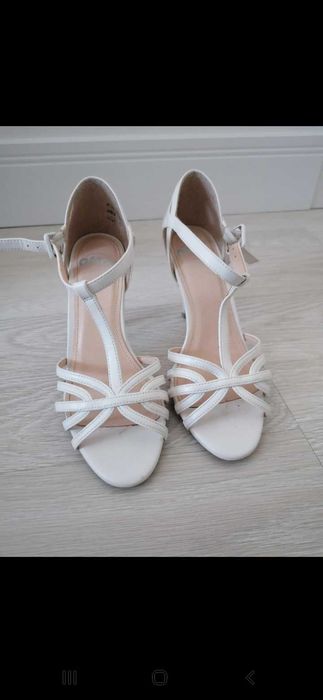 Sandale albe, marimea 36