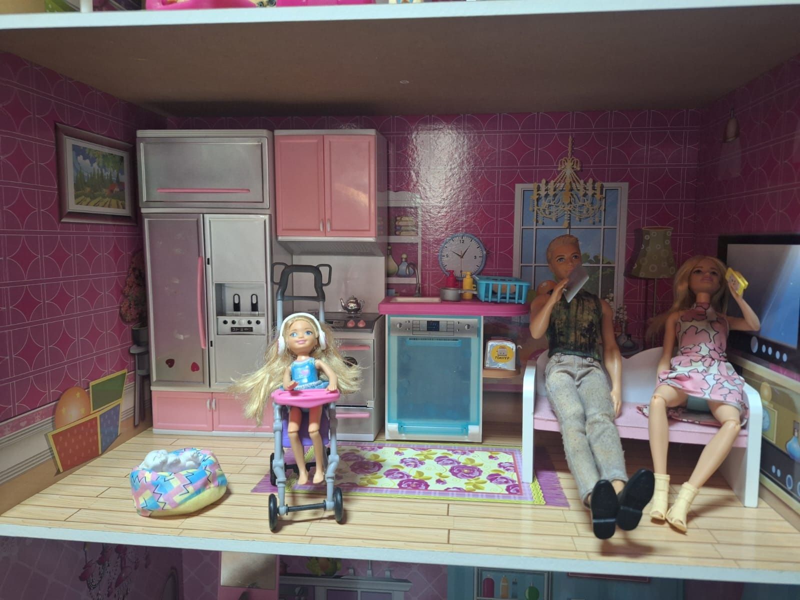 Vând casă de joacă pentru copii 160 cm cu accesorii Barbie.,