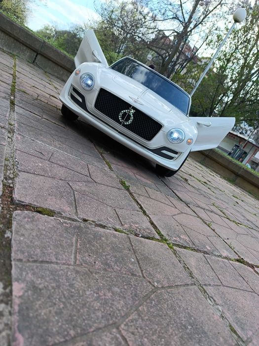 Продавам много запазена Детска Акумулаторна Кола Bentley
