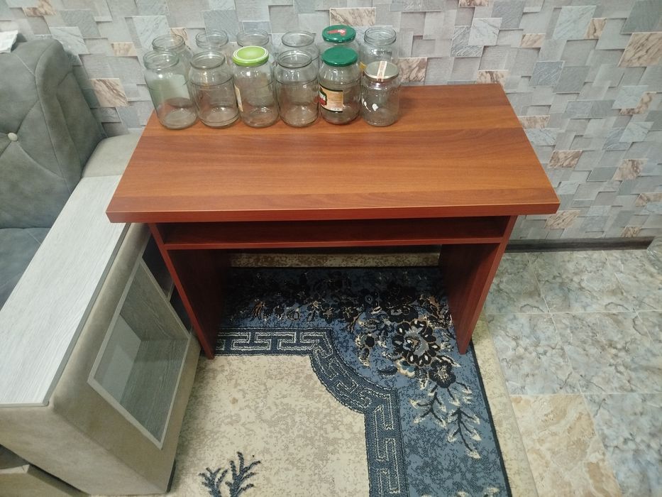 Срочно продаю стол для учебы