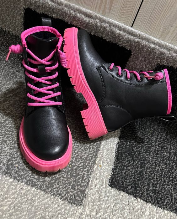 Зимние сапоги утепленые для девочки.