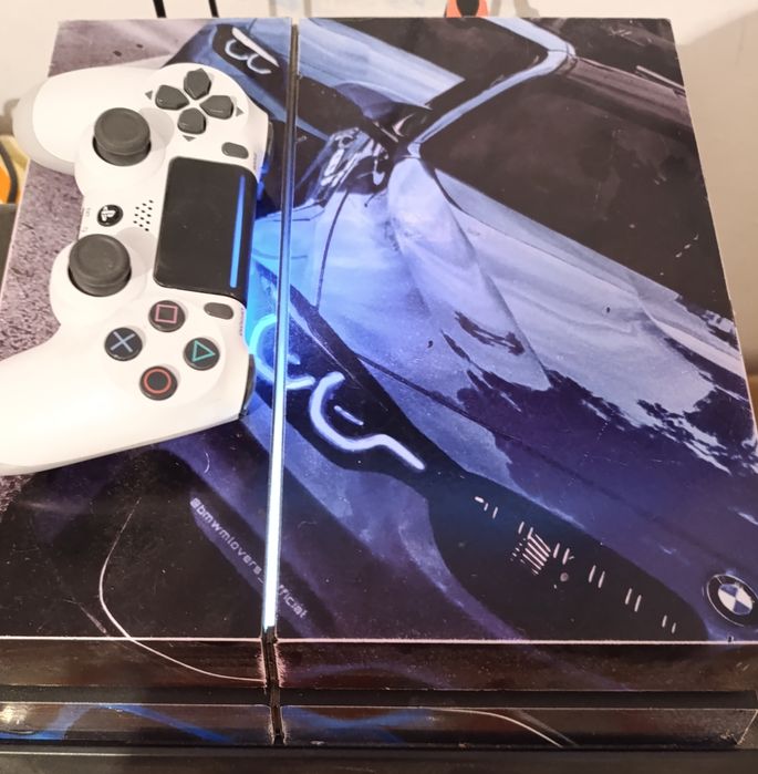 Продам PlayStation 4