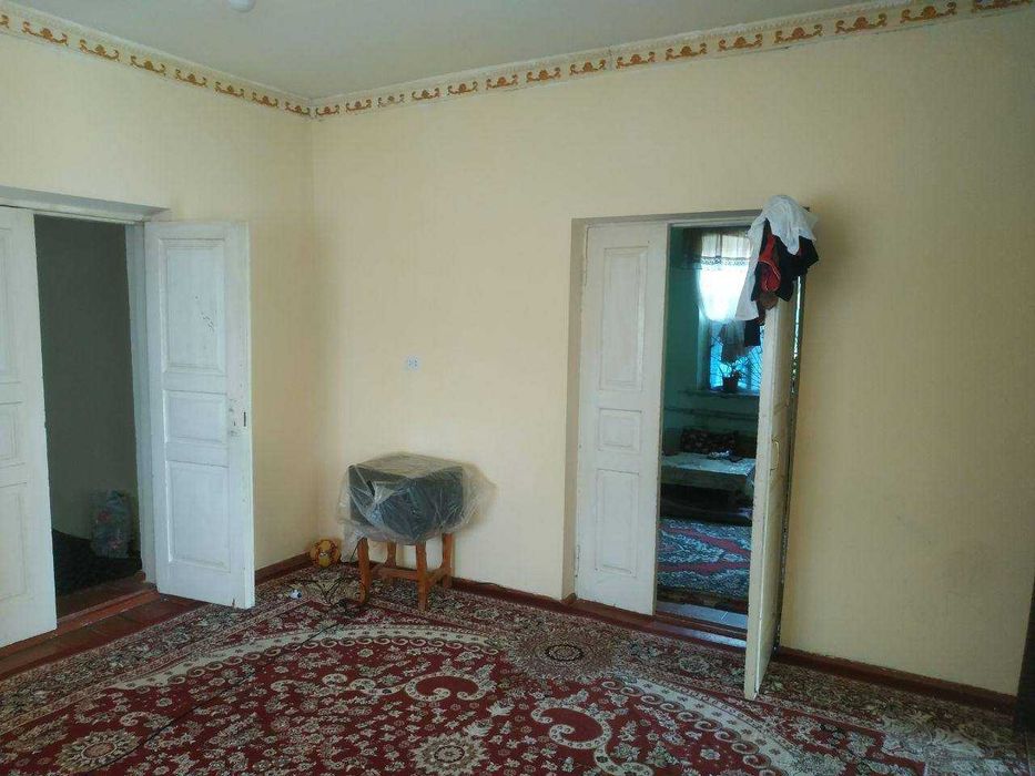 “Uy Sotiladi 5 xonali, 10-sotix”