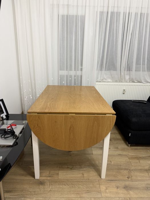 Vand masa cu 4 scaune