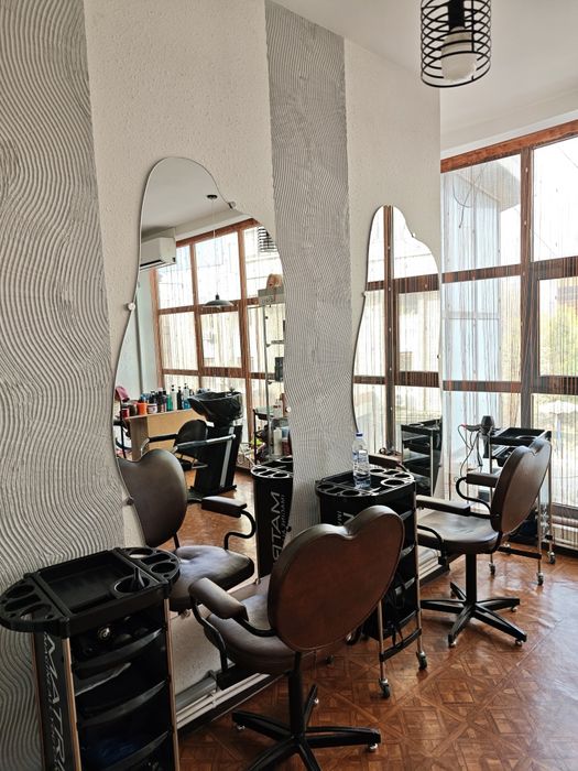 Сдабтсч рабочие места для мастеров маникюра и парикмахеров