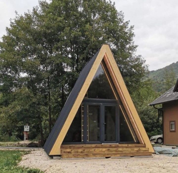 Vindem căsuțe din lemn tip A, ideale pentru curte