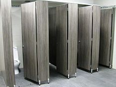 Монтаж HPL панелей — для перегородок, коридоров и дверей