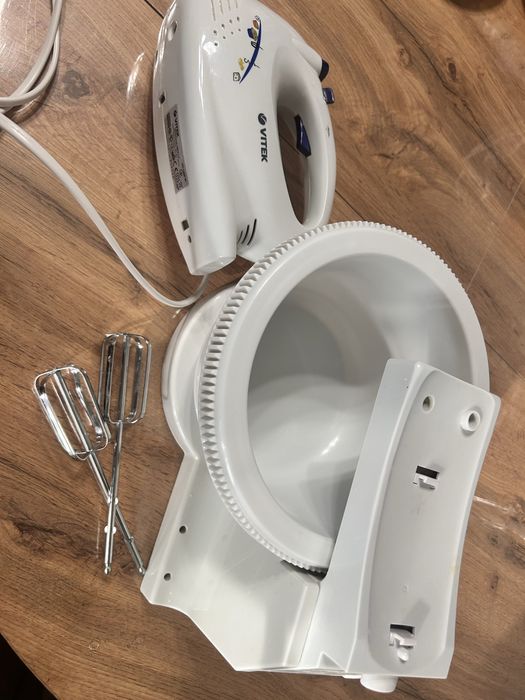 Продам Миксер Vitek