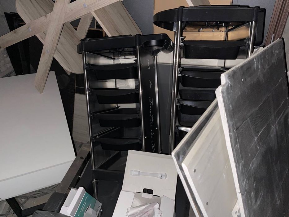 Продается мебель тумбочки кресло