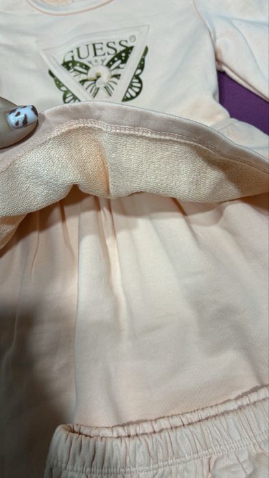 Детска рокля Guess в прасковено 18 м