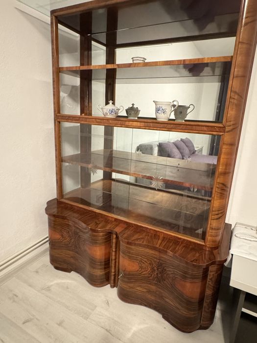 Vand mobila antica
