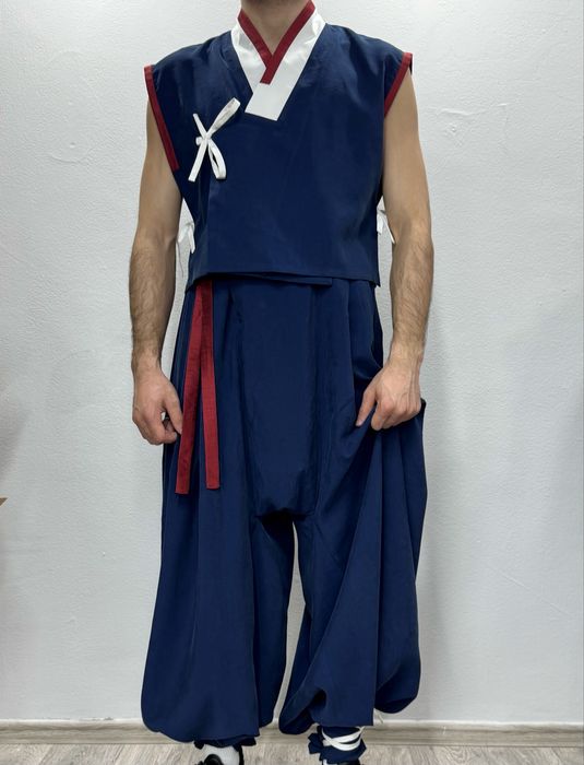 Стилизованные сценические корейские костюмы