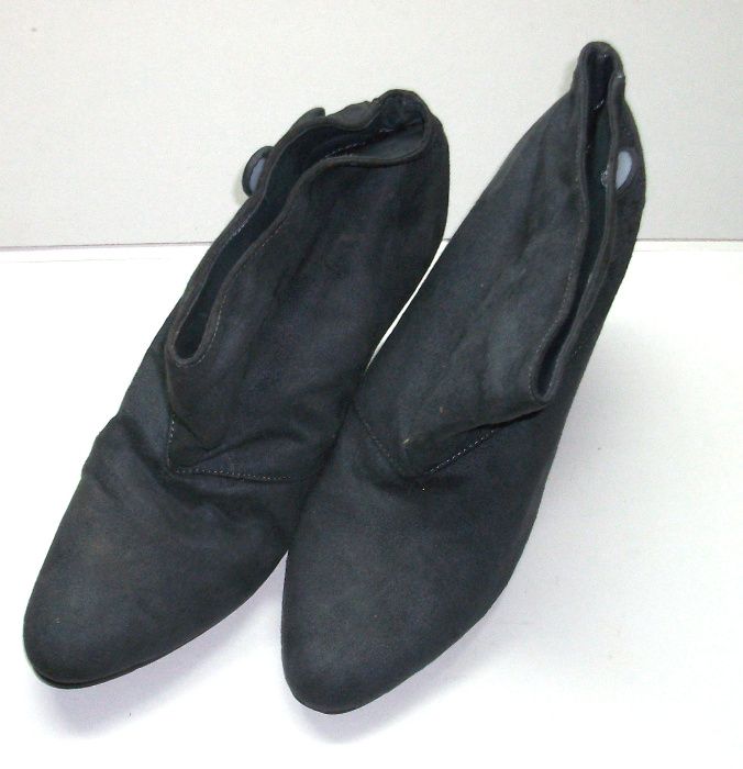 Vand cizme de dama gri, din piele intoarsa, marimea 41, noi
