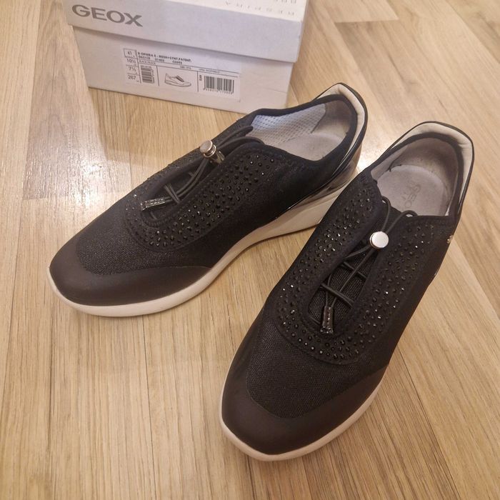 Продавам Маратонки Geox