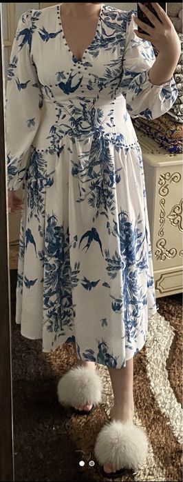 Бело-синее платье