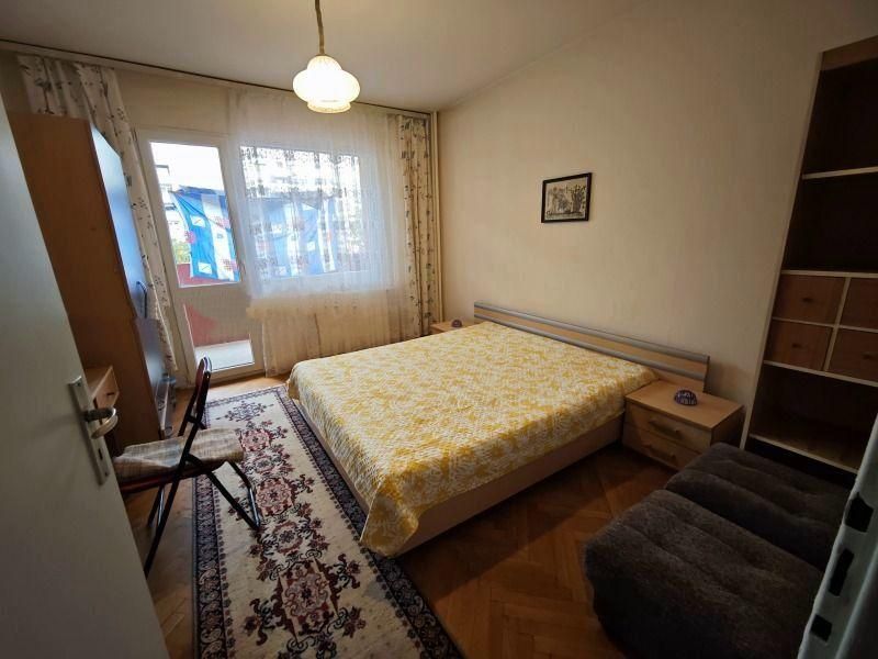 Тристаен апартамент в ж.к. Дружба 2 .