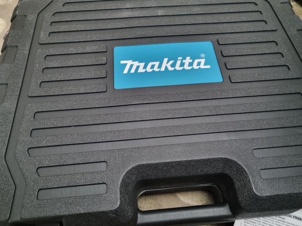 Продам 4 в 1 набор электро инструментов фирмы Makita