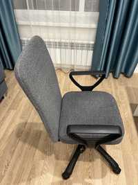 Кресло для офиса почти новая для игры
