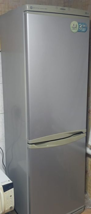Продам холодильник LG.