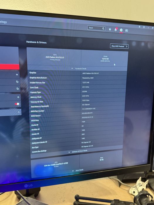 Placă video RX 6750 XT (Performanțe de RTX 3070 TI)