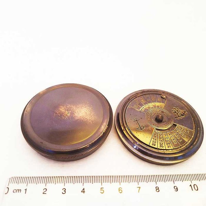 Компас с вечен календар от бронз