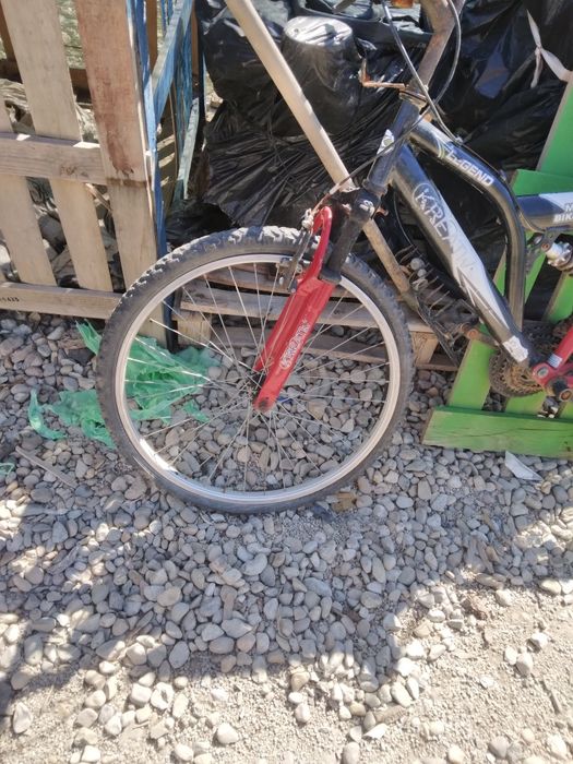 Bicicleta pt piese gume bune 24"
