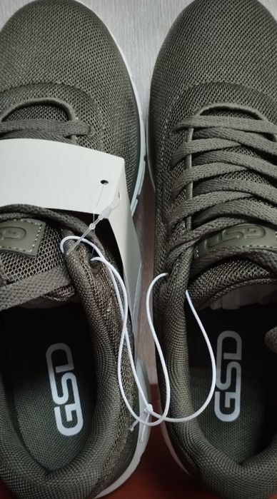 Мужские кроссовки 46 размера