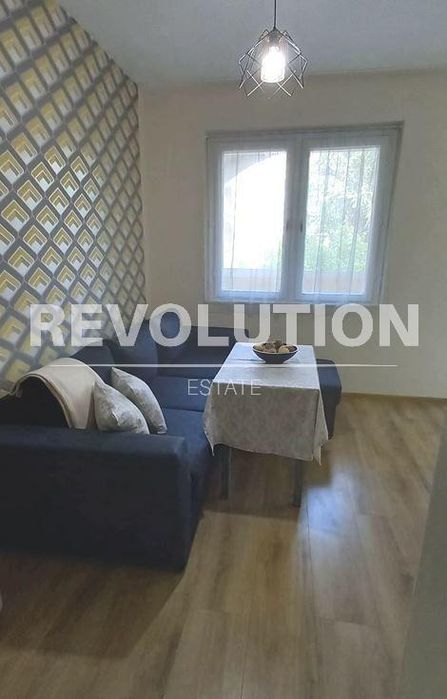 Тристаен апартамент в района на Зимно кино Тракия!