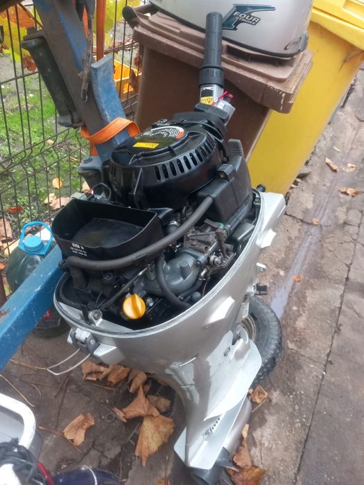 Vand barca cu motor si peridoc / vand motor de barca