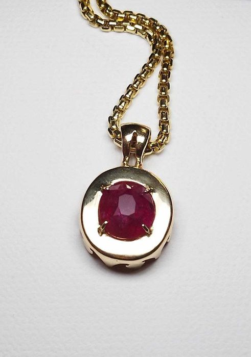 Издържан медальон с голям естествен рубин и неповторим дизайн! Уникат!