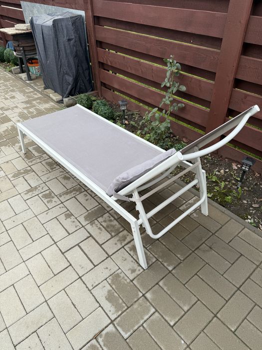 Sezlong curte culoarea alb