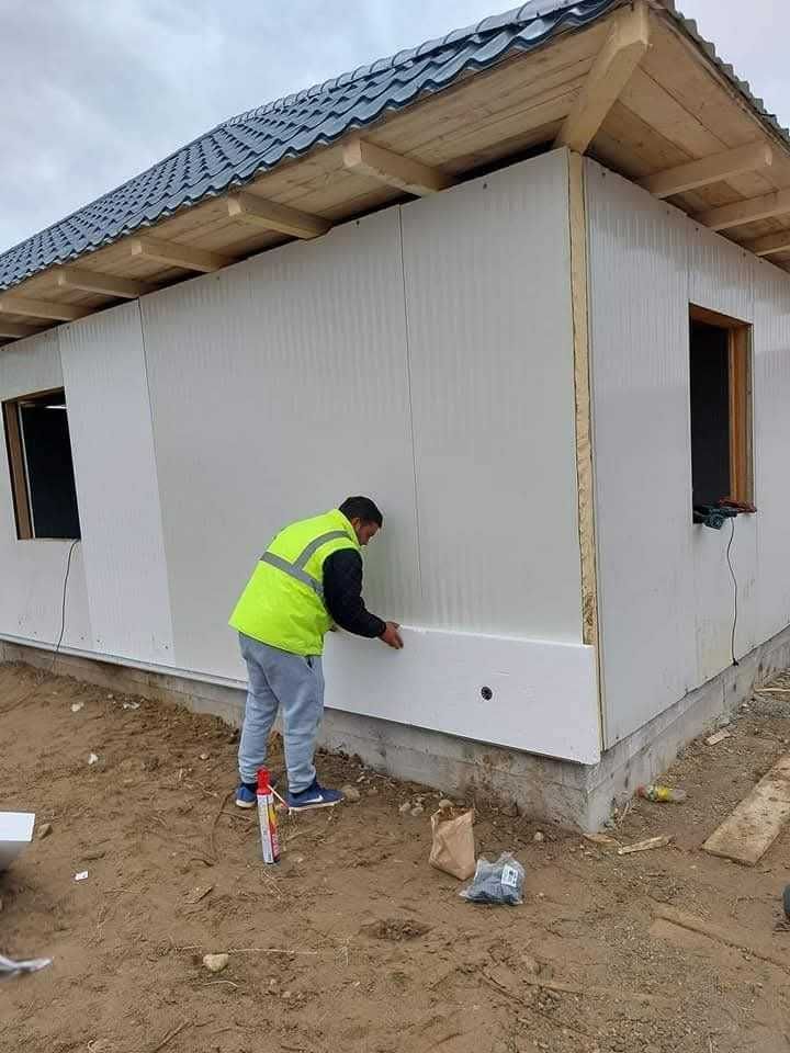 Casa, garaje auto pe structura metalica si panou sandwich termoizolant