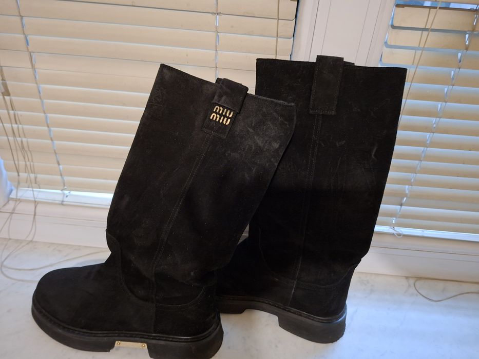 Боти от естествен велур на Miu miu