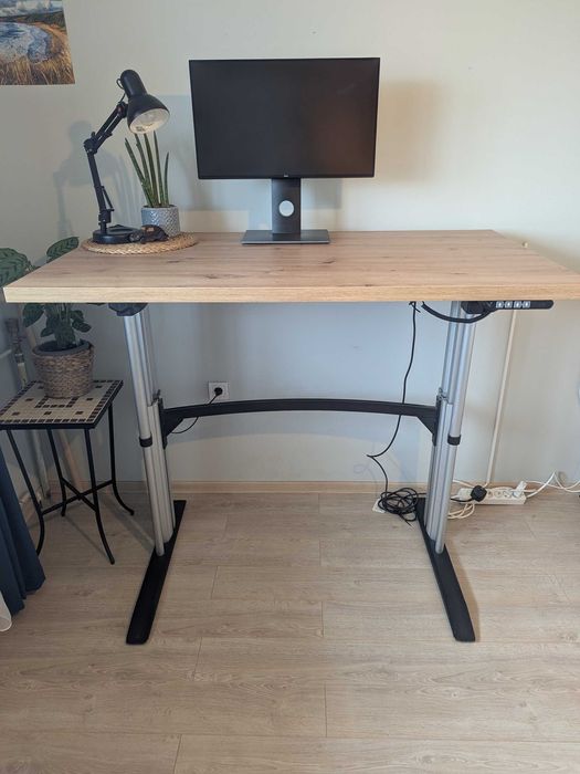 Електрическо бюрo с регулируема височина, цена 350лв