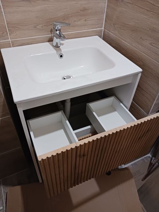 Vand masca si chiuveta noi!