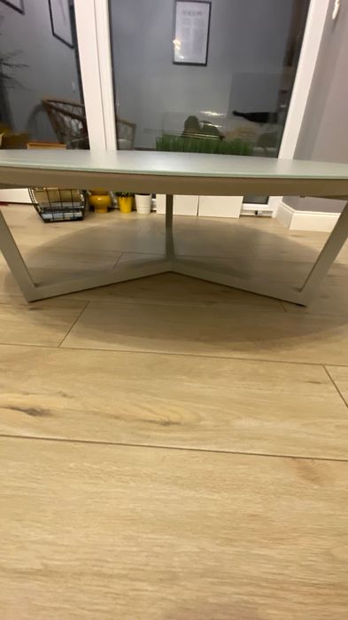 Vând masă de cafea modernă, culoare gri