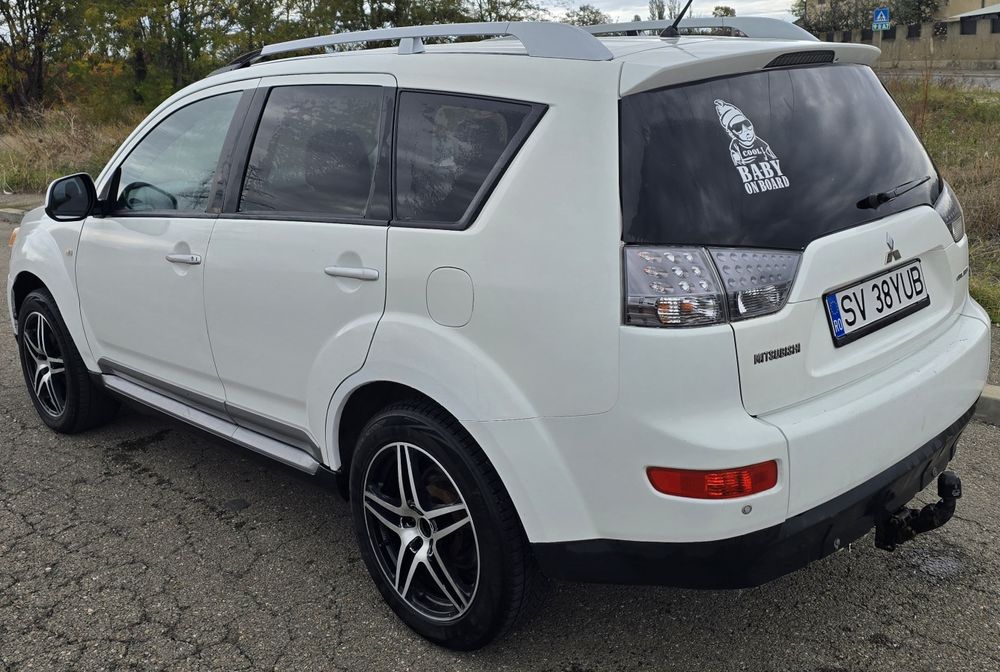 Mitsubishi Outlander 2,0d 6trepte 4x4 Alcantara Key les Go Xenon Pilot