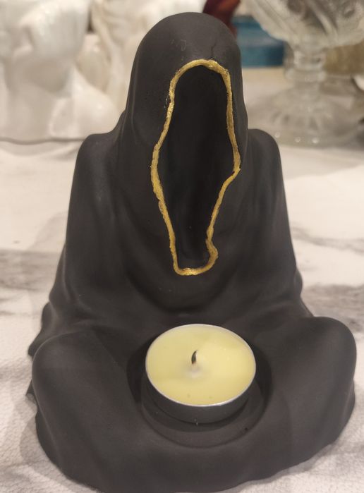 Безликий монах подсвечник