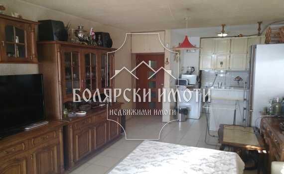 Тристаен апартамент в Колю Фичето